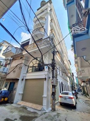 siêu phẩm nhà đẹp lô góc gara ô tô thang máy full nội thất