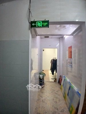 nhà 2 tầng - 6 phòng - cho thuê 20triệu/1tháng - shr - hẻm oto - ngay giáo xứ chợ cầu