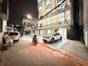 bán nhà tư đình,40m ,thang máy ,ga ra ô tô, kinh doanh đa dang, mới tinh, chỉ 13 tỷ