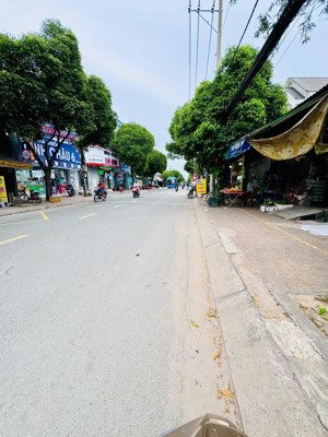 bán đất tặng nhà 1000m2 full thổ cư - ngay mặt tiền bà triệu sát bệnh viện hóc môn chỉ 60tỷ