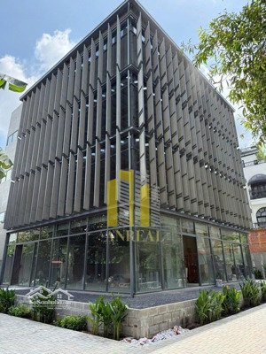 cho thuê toà văn phòng sàn trống đường xuân thuỷ giá 169 triệu