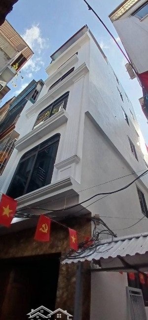 nhà đẹp lô góc, thoáng sáng tuyệt vời, nhiều tiện ích hot!