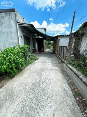 CHỦ CẦN BÁN GẤP LÔ ĐẤT GẦN SÂN BÓNG ĐÁ DỪA LỬA,XÃ SƠN ĐÔNG,TP BT