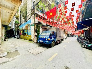 bán nhà phân lô phố tân mai lớn , ô tô tải đỗ cửa , ngõ thông , nhà mới full nội thất , ở ngay.