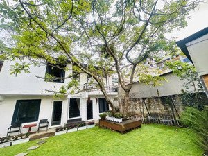 bán nhà sân vườn đường ô tô rộng rãi 450.24m2 hùng vương - đà lạt