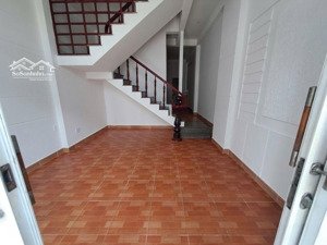 hót nhà 2 tầng kiệt 2 ô tô tránh tô hiến thành sát biển sơn trà đà nẵng.