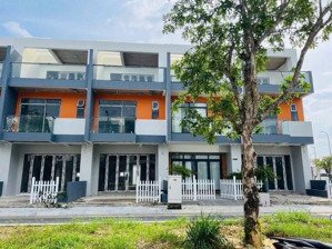 bán nhà 3 tầng gói 8 the capella mỹ gia hướng đông nam đường thông sát hồ bơi tặng nội thất 300tr