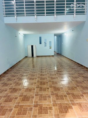 nhà nguyên căn 180m2 hẻm 8m, sân bay 15p phạm văn bạch- tân bình