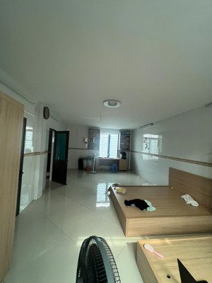 tôi chính chủ cần bán nhà ngõ 207/77/60 bùi xương trạch. dt 60m, 4t. giá 12,5 tỷ, còn tl