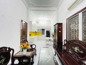 cần bán nhanh nhà đẹp giá tốt, gần mặt phố, sổ vuông, rộng ngay giữa ngã tư sở, full nội thất