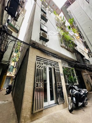 lô góc cầu giấy - nhà đẹp ở ngay - 3 phòng ngủ