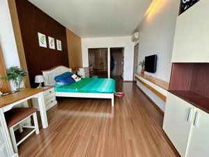 cần bán căn hộ chung cư lotus garden, dt: 50m2, 1 phòng ngủ, sổ hồng, giá: 2,5 tỷ