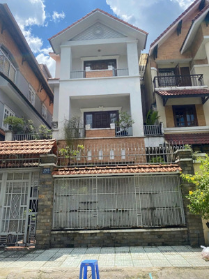 biệt thự mặt phố hoa lan. p2. phú nhuận - 4 tầng ( 8 x 18m ) - hđt : 95 triệu - 55 tỷ 