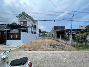 đất vàng ngay cầu cát lái, mặt tiền đường phan văn đáng, dt: 233m2 - giá ngộp bank 2 tỷ 1