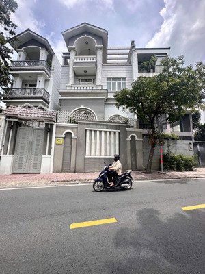 giảm 65 mạnh về 55 tỷ, biệt thự rẻ nhất mt hoa lan,p2. pn (8 x18m) 4 lầu