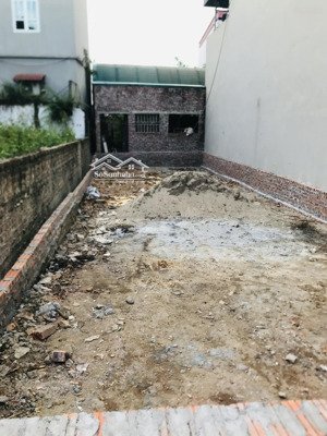 đất nền đài bi uy nỗ, ô tô đỗ cửa vài bước ra trục đường chính ô tô tránh