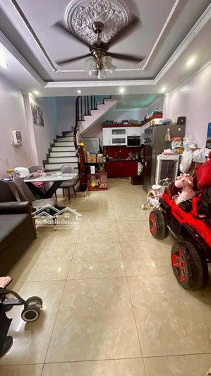 chỉ 7,x tỷ 34m2 x 5 tầng - lô góc - ô tô qua cửa - phố cổ hà đông - bưu điện - full đồ - ở luôn.