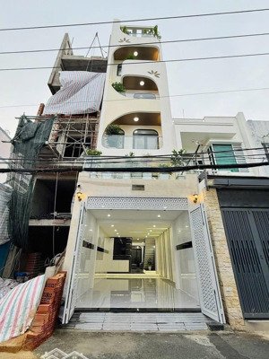 lên sóng chân dài thang máy ngay bến vân đồn