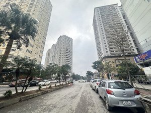 cần bán gấp liền kề kđt văn khê 85m2, 5t, mt: 5m, trục chính, kinh doanh, vị trí đẹp, nhỉnh 20 tỷ