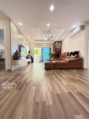 cần bán căn hộ 139m2, 3pn 2wc goldmark city 136 hồ tùng mậu, 10,5tỷ