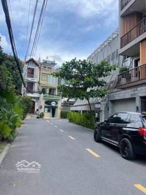 bán nhà ở thảo điền. khu kinh doanh sầm uất. 4x17m- nở hậu. dtxd 218m. đang có hđt 40tr/tháng. 24ty