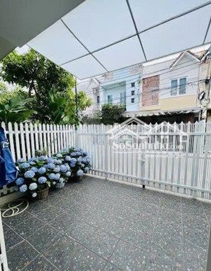 bán nhà 1 lầu kdc tân phong. trục đường 2 ô tô + vỉa hè. dt: 5x18m - shr hoàn công