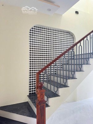 bán nhà lầu sát chợ 26 phường tân phong 105m2+sàn