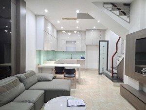 bán nhà lê đức thọ 40m 5t 8,9tỷ trung tâm nhiều tiện ích.10m oto.nội thất tặng đầy đủ