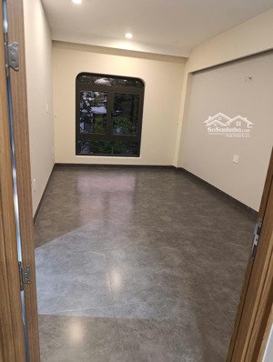 cho thuê nhà nguyên căn mới xây xong, dt 5x20m, trệt 3 lầu, đường 12m, hđ 3 năm