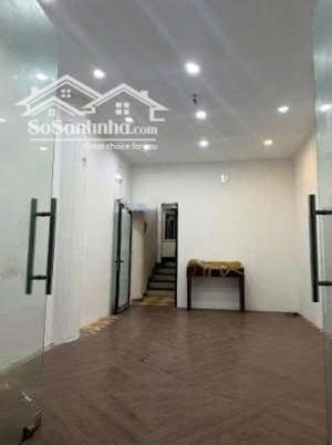 cho thuê nhà mặt phố trần hưng đạo - hoàn kiếm: diện tích 30m tầng 1 riêng biệt, mặt tiền 5m
