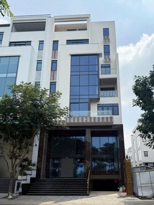 chính chủ cho thuê toà building hạng a trên đường trần quý kiên phù hợp với thương hiệu lớn