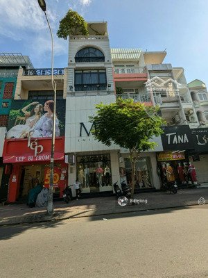 siêu đẹp! bán gấp nhà mặt tiền võ văn tần - q3. dt: 5.5x18m - 5 tầng - hđt: 155 tr/th. giá 30 tỷ