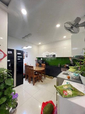 oriental plaza 82m2,2pn ntcb chỉ 3ty9 lh e 