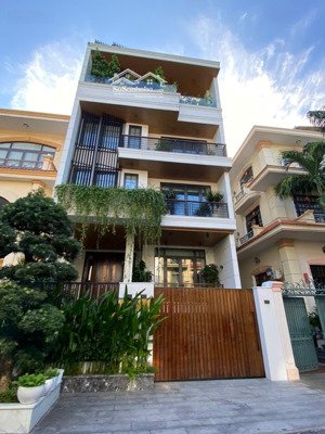 cần bán biệt thự 4 tầng hẻm 8m hoàng hoa thám - p13 - tân bình. giá 23 tỷ ngay cửa ngõ sân bay .
