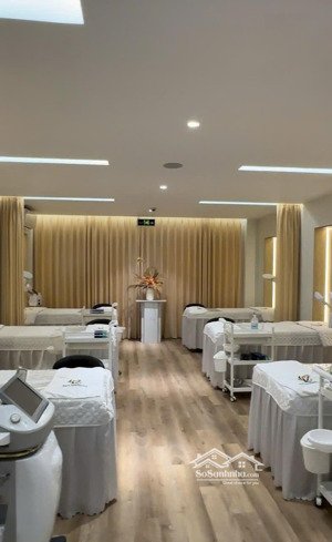 mặt tiền tòa nhà vp hầm 8 tầng ung văn khiêm p 25 bình thạnh dt 6 x35. hdt 200 triệu giá 60ty