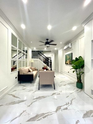 hót - cầu giấy - nhà đẹp - 1 nhà ra oto - gần phố - 2 mặt thoáng - ngõ thông - 46m 5 tầng 12,9 tỷ