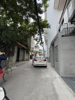 nhà phố trạm - 6 tầng thang máy - ô tô đỗ cổng - - chỉ nhỉnh 9 tỷ