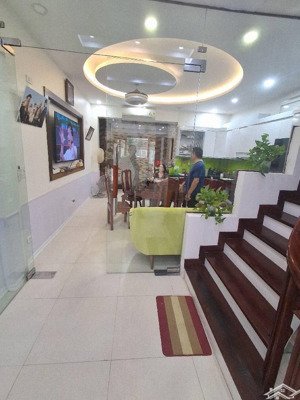 bán nhà liền kề kđt văn khê 82,5m, 5 tầng thang máy nội thất gỗ xịn xò vào ở ngay