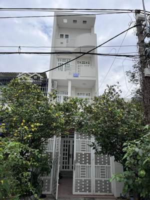 cho thuê nhà mặt tiền đường 14m nhà đẹp, kiên cố, vị trí đắc địa!