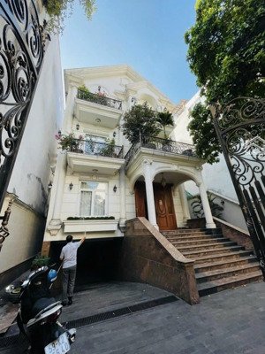 cho thuê biệt thự có hầm - cao thắng, phường 12, quận 10