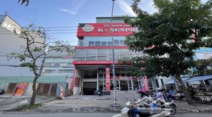 mt đường 9a dt 10x20m hầm 5 lầu đang cho thuê 140tr giá 33 tỷ