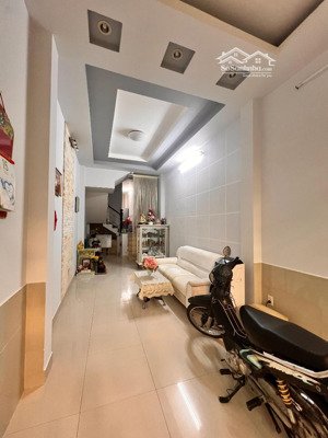 nhà hiếm hẻm 4m trung tâm lê văn sỹ tân bình