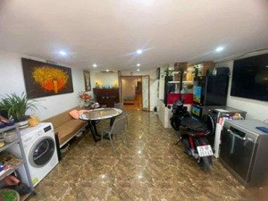 nhà đẹp 5,45 tỷ tập thể quỳnh mai 100m2 .ô tô đỗ cửa,kinh doanh tốt