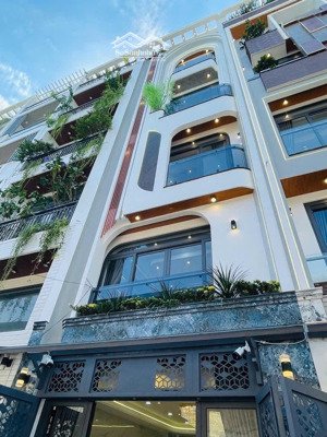 cần bán gấp nhà chính chủ huỳnh văn bánh, p15, phú nhuận, giá 3tỷ890 dt 91,8m2(5,4x17m) còn hđ thuê