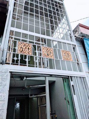 nhà đẹp ở ngay đường tân kỳ tân quý sơn kỳ tân phú 26 m2 ,2 tầng, 2 bếp ,2 wc nhỉnh 2 tỷ xíu.