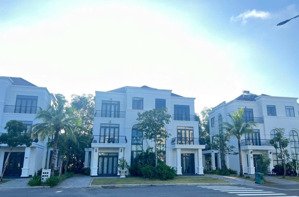 bán gấp biệt thự 200m2 giá 6.5 tỷ xây 1 trệt 2 lầu như hình có thể nhận nhà ngay