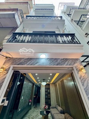 đàm quang trung, long biên- lô góc- thang máy full nội thất - ngõ nông rộng - nhà xây kiên cố