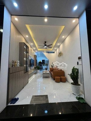 bán nhà phố phạm văn đồng -55m2 5 tầng giá chỉ 7 tỷ - ngõ thông - gần ô tô.