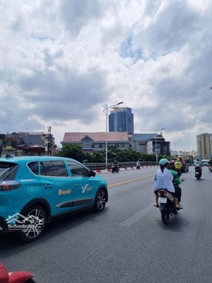 bán nhà víp tại quong trung, hà đông. dt 460m2 , mặt tiền 17m , nhà 2 tầng, giá bán 220 tỷ