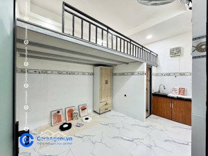 phòng ngay ngã tư thủ đức, có thang máy - ko chung chủ